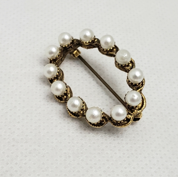 Round of Pearls Open Vintage Brooch Pin - Picture 2 of 11